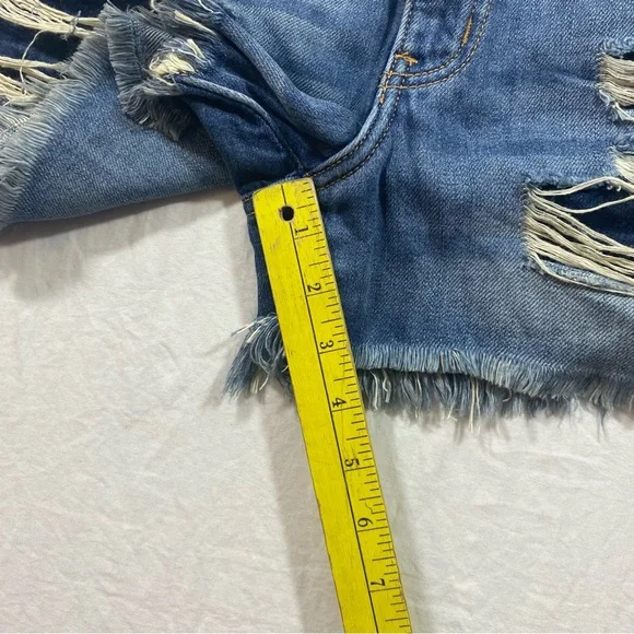 Kancan Distressed Denim Shorts Women’s 11 blue jeans shorts NWT - Picture 2 of 8